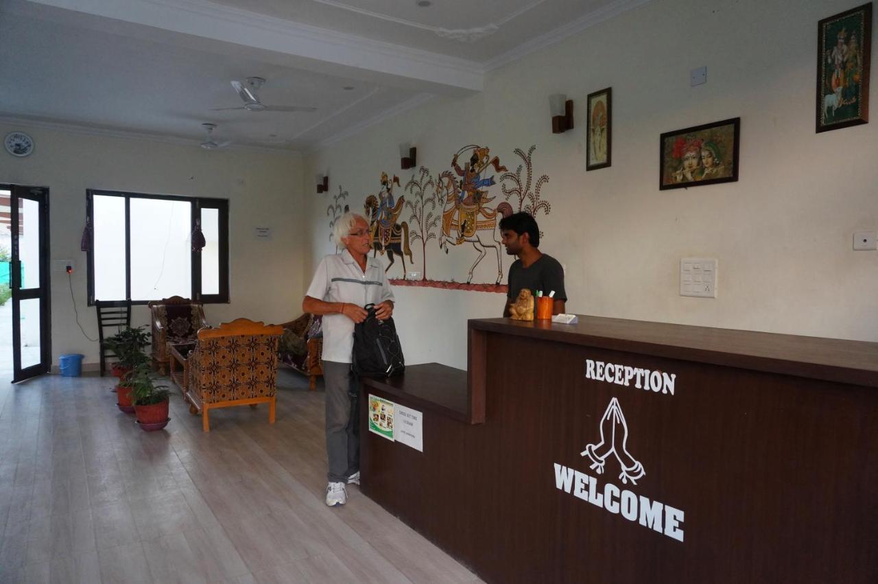 Hotel Ramayana Khajuraho Bagian luar foto