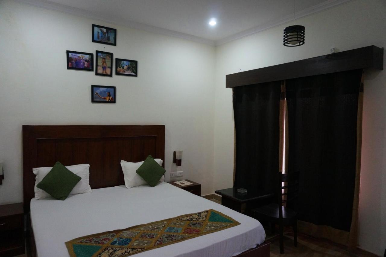 Hotel Ramayana Khajuraho Bagian luar foto