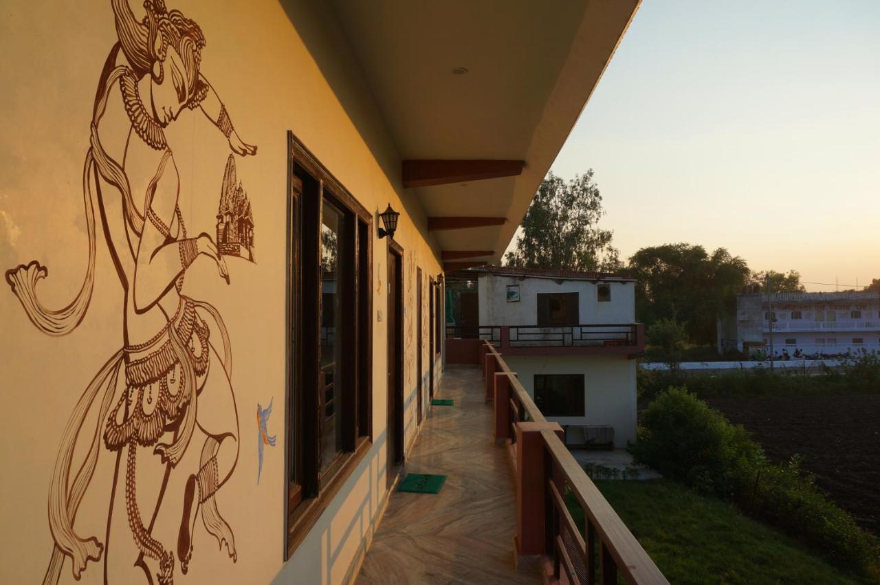 Hotel Ramayana Khajuraho Bagian luar foto