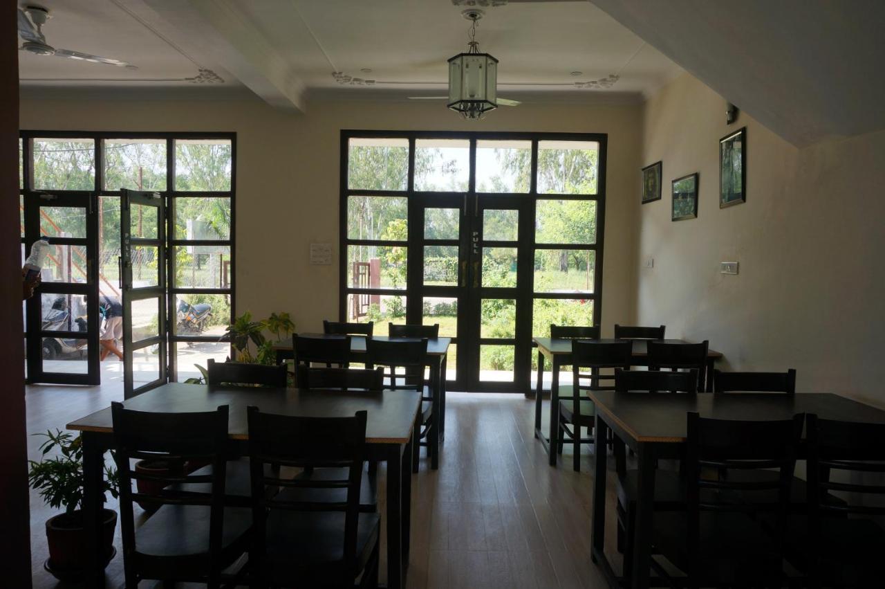 Hotel Ramayana Khajuraho Bagian luar foto