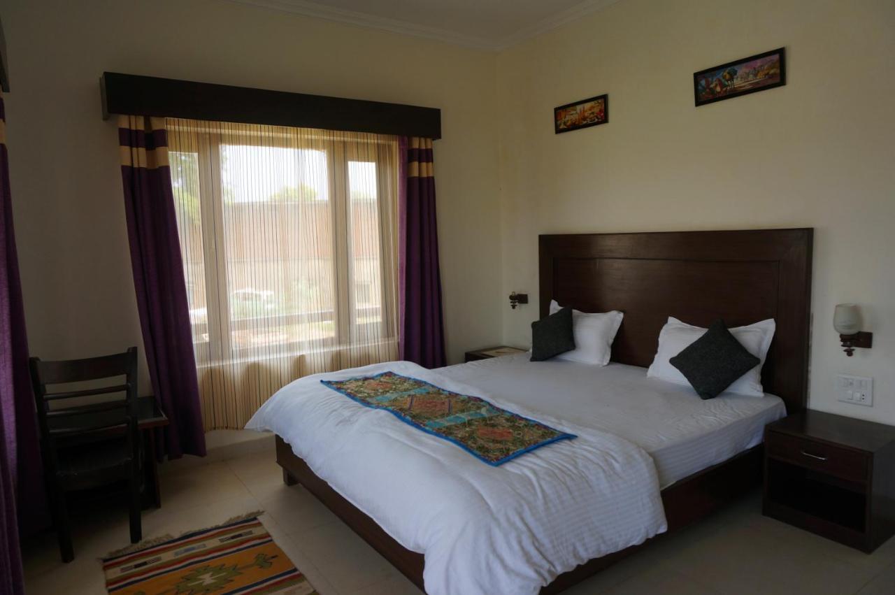 Hotel Ramayana Khajuraho Bagian luar foto