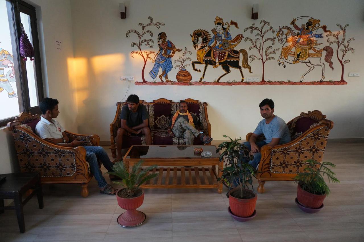 Hotel Ramayana Khajuraho Bagian luar foto