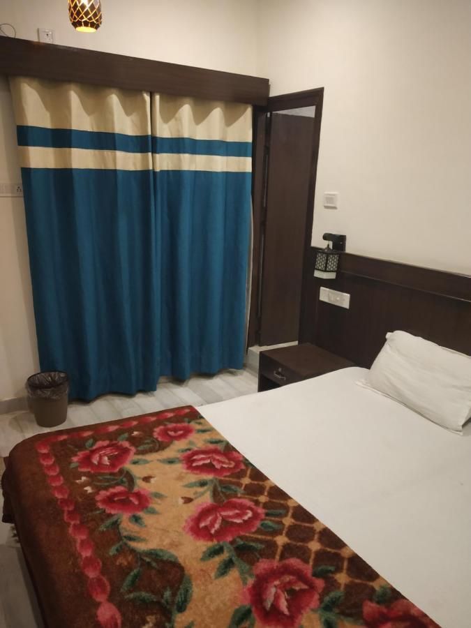 Hotel Ramayana Khajuraho Bagian luar foto