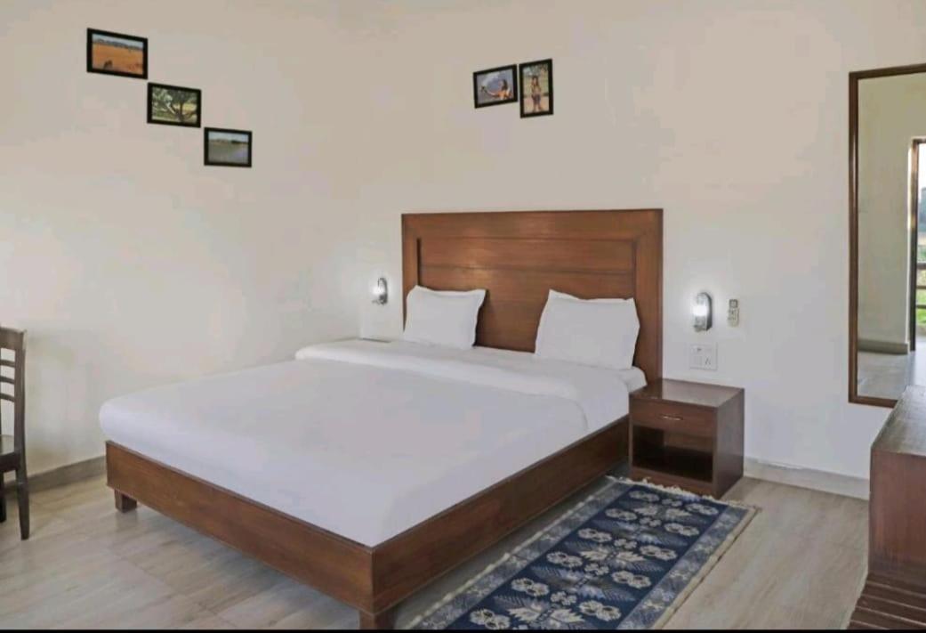Hotel Ramayana Khajuraho Bagian luar foto