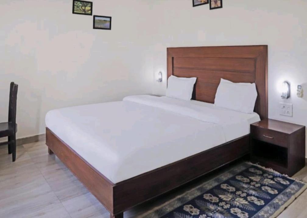 Hotel Ramayana Khajuraho Bagian luar foto