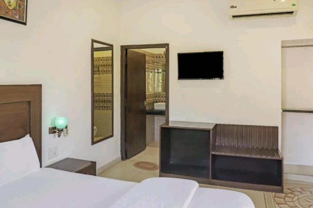Hotel Ramayana Khajuraho Bagian luar foto