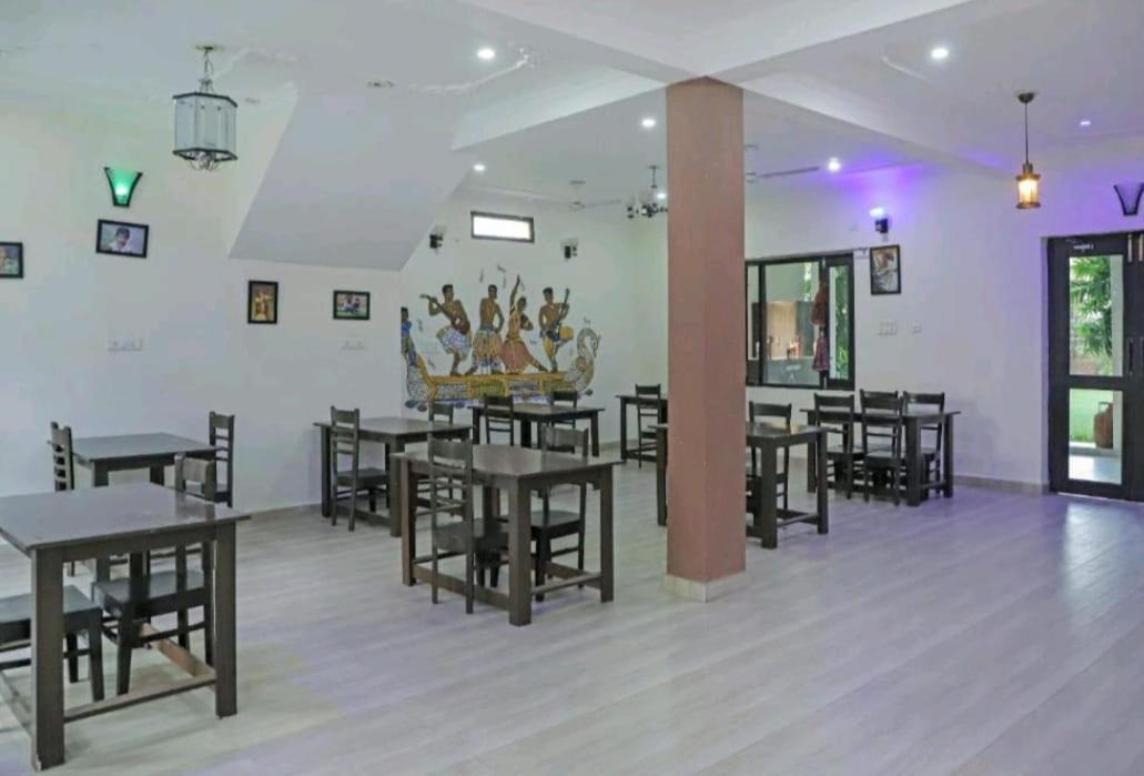 Hotel Ramayana Khajuraho Bagian luar foto